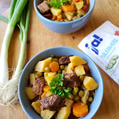 Kartoffel-Möhren-Erbsen-Topf mit Rindfleisch