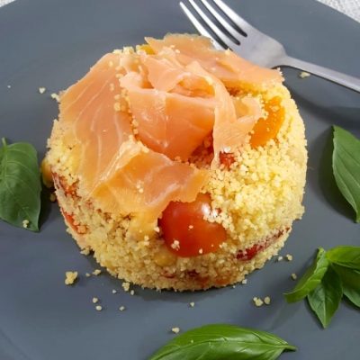 Couscous-Salat mit Räucherlachs
