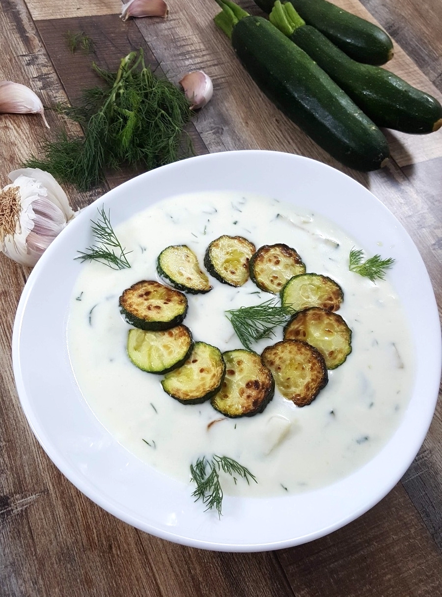 Gebratene Zucchini mit Joghurt Dip