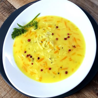 Reissuppe mit gebratenem Hähnchen