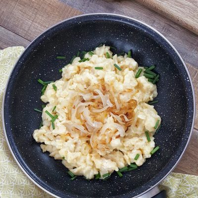 Käsespätzle mit Zwiebeln