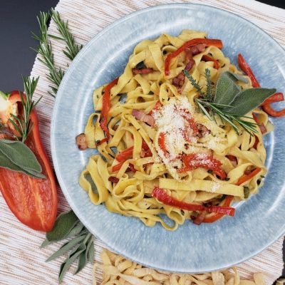 Kräuter-Paprika-Bacon Nudeln (selber machen)